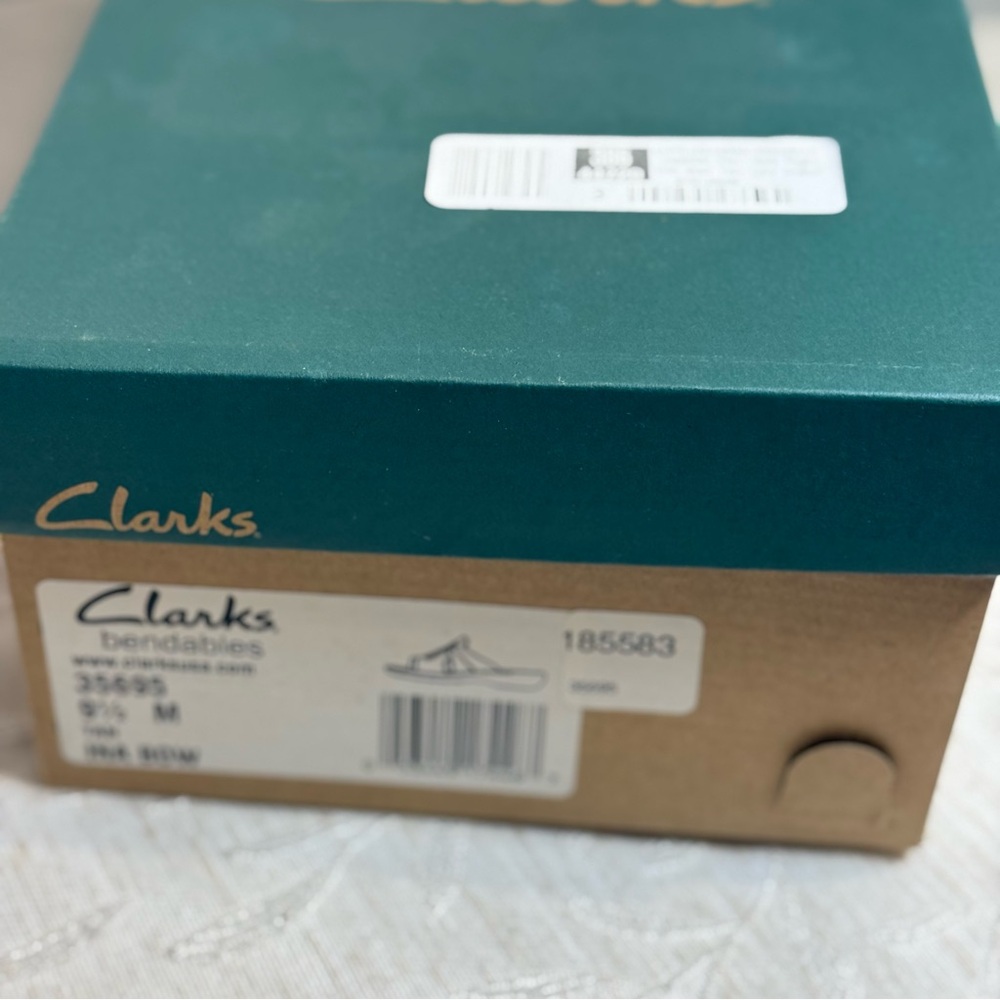 Women's Clarks bendables
Ina Bow Tan Slip in Mule
Sandals Women's Sz 9 1/2 - Picture 10 of 10